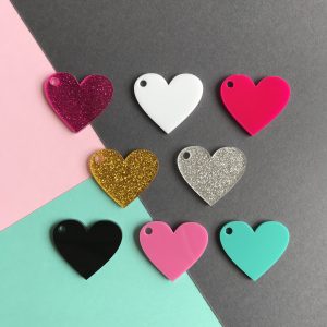 Pingente acrílico | Coração coloridos e glitter 2,5x3cm (8un)