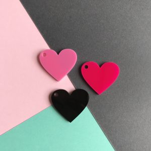 Pingente acrílico | Coração preto, rosa e pink 2,5x3cm (3un)